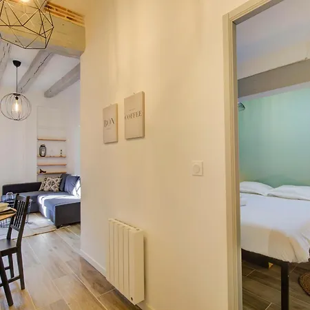 La - A L Ombre Des Vieilles Poutres *