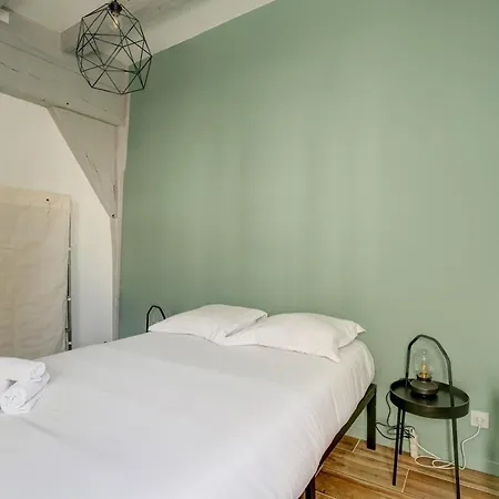 La - A L Ombre Des Vieilles Poutres Tours