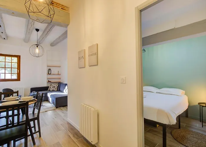 La - A L Ombre Des Vieilles Poutres *