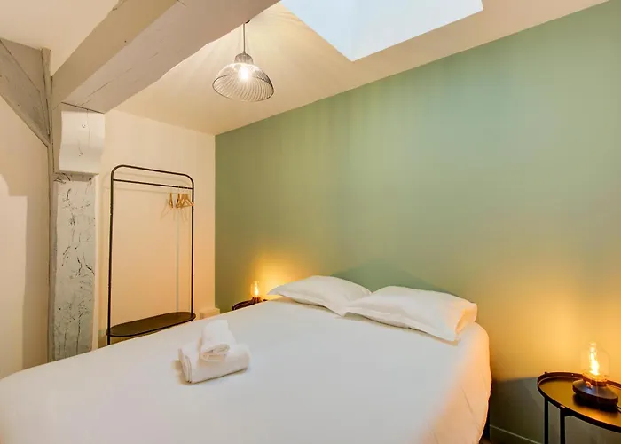 La - A L Ombre Des Vieilles Poutres * Tours