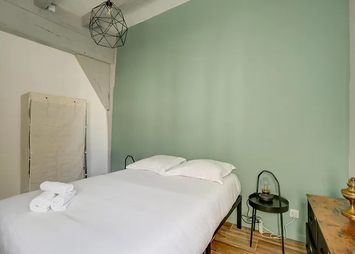 La - A L Ombre Des Vieilles Poutres Tours